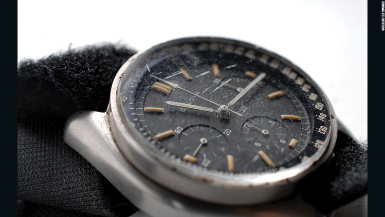 Популярное: Reloj Bulova llevado en el Apolo 15 se vendió por $1.6 Millones