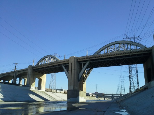 Популярное: В Лос-Анджелесе устроили прощальную вечеринку для легендарного Моста Шестой улицы