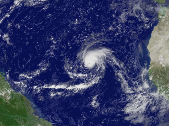 В мире: В Атлантике зародился ураган Фред