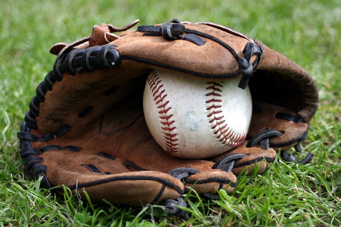Спорт: После драки фанатов рядом со стадионом Dodgers один человек попал в больницу