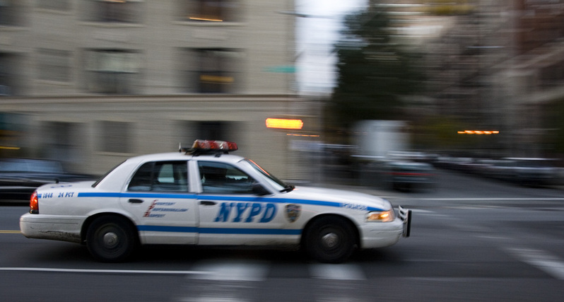 Общество: Все случаи применения силы полицией Нью-Йорка будут фиксироваться в электронном формате