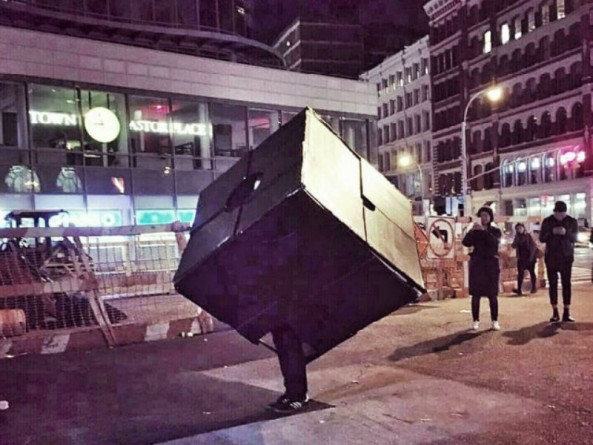 Популярное: Photos: Astor Place Cube Man Was The Best Costume In NYC