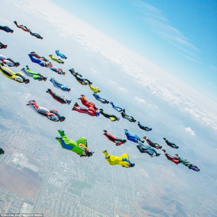 Популярное: Flying into the record books: 61 wingsuit skydivers form diamond in the sky over California to create the largest formation ever seen