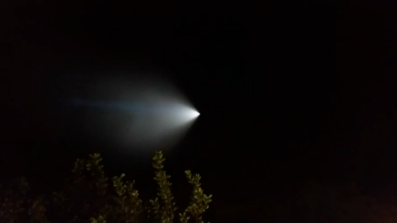 Популярное: Bright Light in Sky: UFOs or Gov. Cover-Up; Twitter Users Speculate