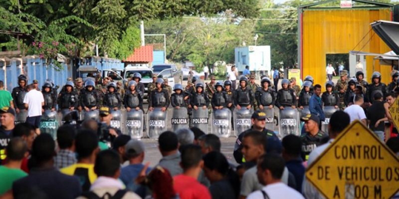 Популярное: Miembros del Exilio Cubano protestan frente al consulado de Nicaragua en Miami