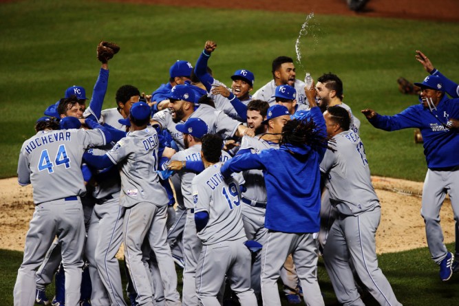 Популярное: Their Majesties: Royals Rally Past Mets for First World Series Title Since 1985