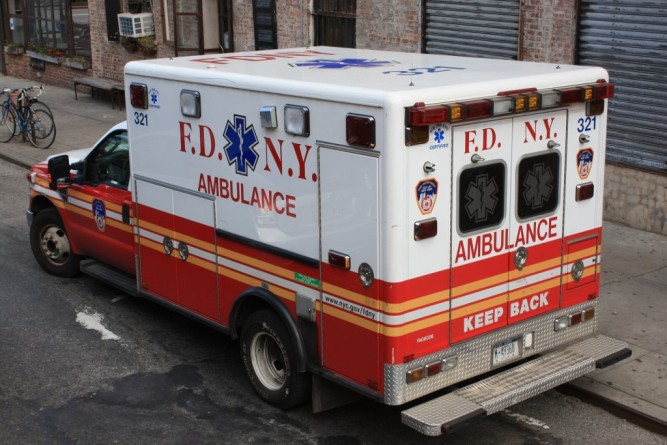Популярное: Женщина в критическом состоянии после того, как была сбита автомобилем в Бронксе