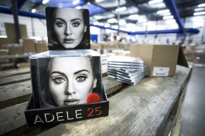 Знаменитости: Новый альбом Адель "25" бьет все рекорды