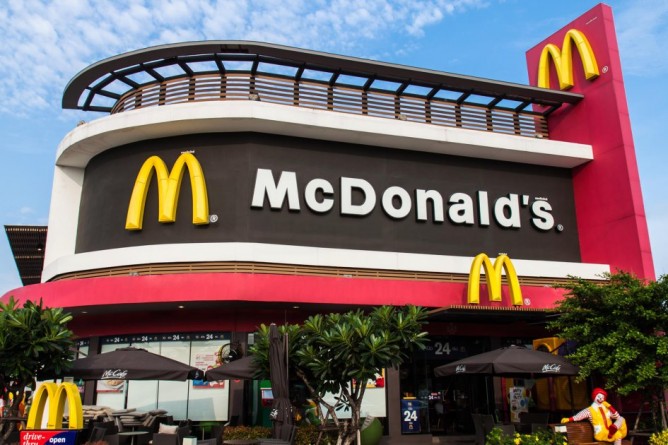 Бизнес: Макдональдс разрабатывает новое меню, чтобы вернуть обратно клиентов