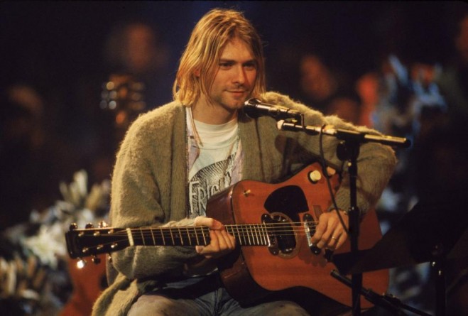 Популярное: Subastan el cárdigan que usó Kurt Cobain para la grabación de "MTV Unplugged" en 1993