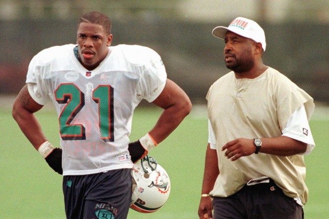 Популярное: Former NFL star Lawrence Phillips dies in prison aged 40