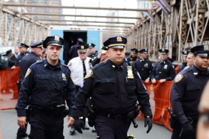Происшествия: Двое полицейских ранены в Бруклине