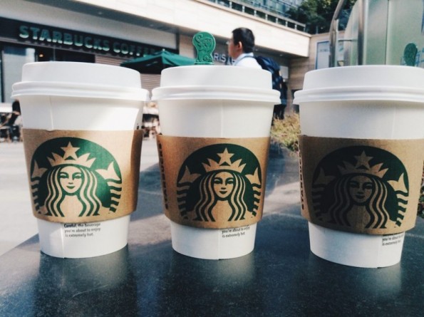 Общество: На "Starbucks" подан иск за слишком маленькие латте