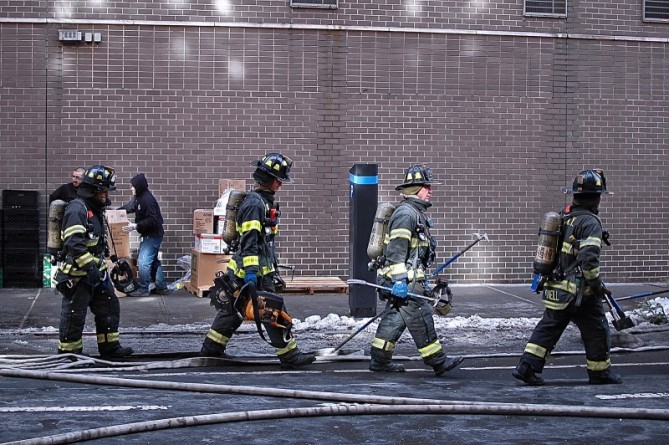 Происшествия: В пожаре в Бруклине погибла женщина