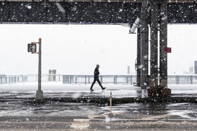 Погода: Мэр призывает ньюйоркцев к осторожности из-за ожидающийся в воскресенье метели
