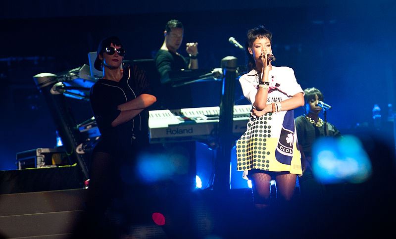Rihanna_Singapore_10