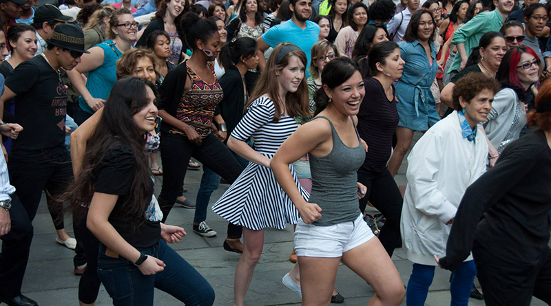 Досуг: Этим летом вас ждут танцевальные вечеринки в Брайант-парке (вход свободный)
