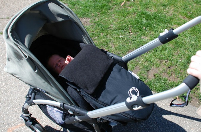 Популярное: Long Island Nanny Pushes Baby in Stroller Out of Way as Car Hits Her: Police