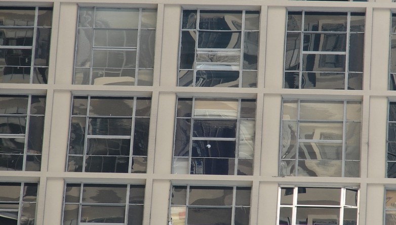 Происшествия: Мужчина серьёзно пострадал, выпав из окна в отеле в Верхнем Вест-Сайде
