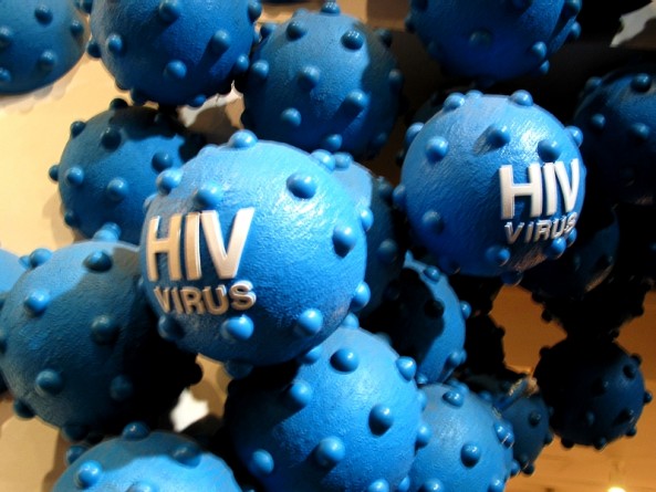 Популярное: Лекарство от СПИДа появится уже через три года