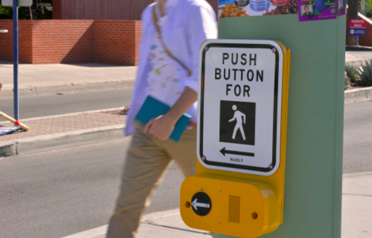 Популярное: Почему в Нью-Йорке бессмысленно нажимать кнопку для пешехода на светофоре