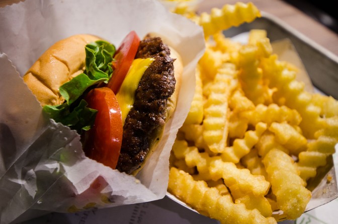 1200px-Shake_Shack_burger_and_fries_(14129412503)