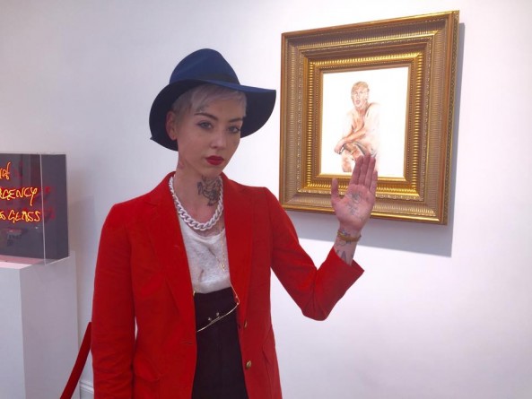 Знаменитости: В Калифорнии избита художница, нарисовавшая картину с голым Дональдом Трапом