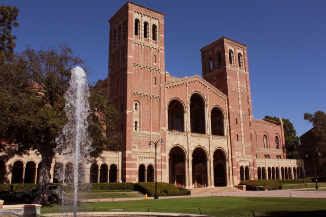 Происшествия: Перестрелка в Калифорнийском университете, двое человек убиты