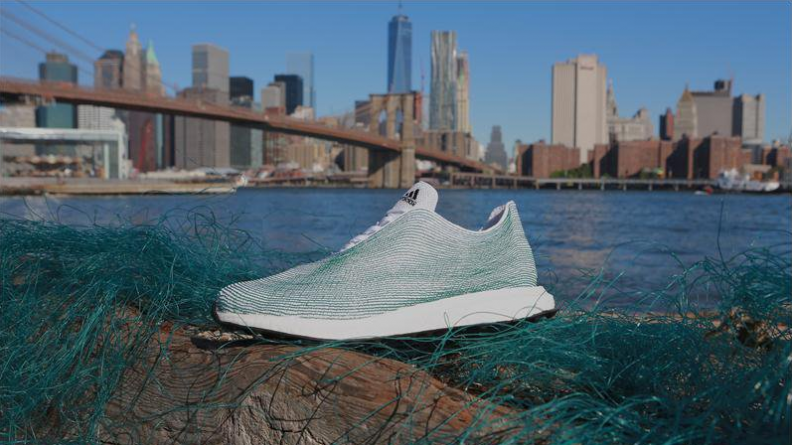Видео: "Adidas" запустит в продажу кроссовки из океанического мусора
