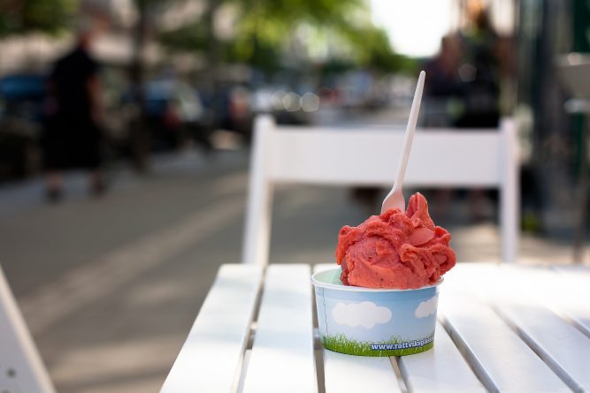 Досуг: Где в Нью-Йорке сегодня можно получить бесплатное мороженое