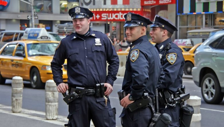 Популярное: 500 полицейских из элитных антитеррористических отделов будут патрулировать улицы 4-ого июля