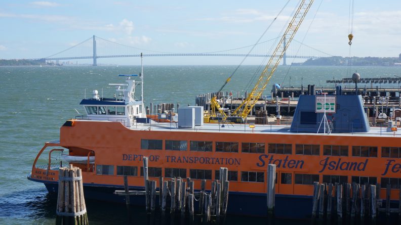 Популярное: Пассажиры Staten Island Ferry не смогут пользоваться розетками... потому, что не могут их поделить