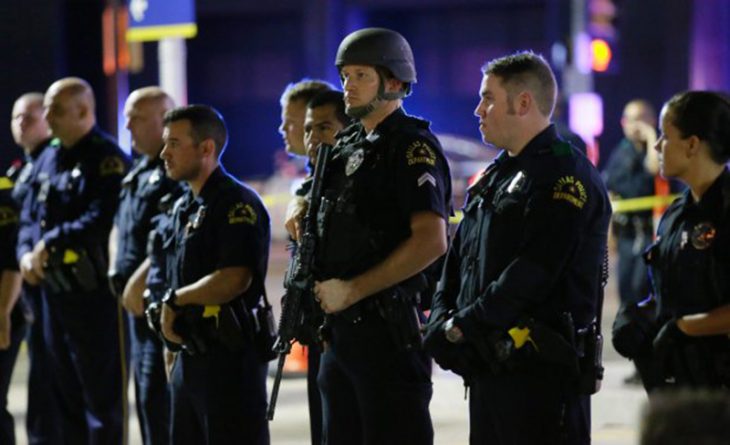 Происшествия: Снайпер из Далласа сказал, что хотел "убить белых"