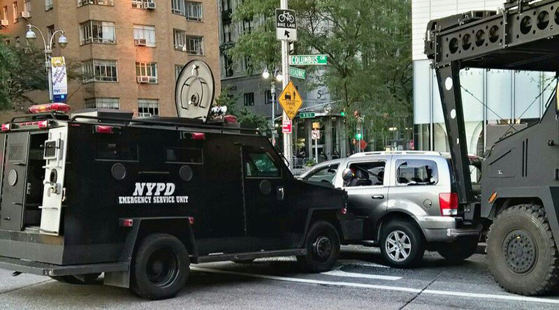 Происшествия: В Нью-Йорке арестован мужчина, подбросивший поддельную бомбу в полицейскую машину