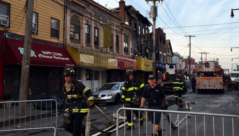 Происшествия: 5 семей осталось без дома из-за уничтожившего три здания пожара