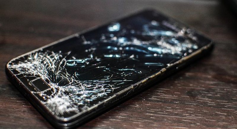Технологии: Новое стекло защитит экраны телефонов от особо серьезных повреждений