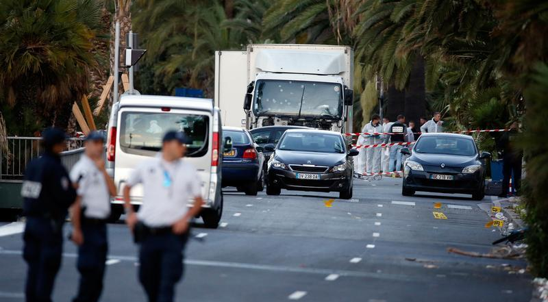 В мире: Остановить террориста в Ницце помог мужчина, героически запрыгнувший к нему в грузовик