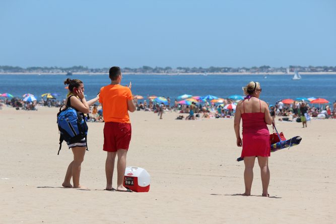 Общество: Власти просят ньюйоркцев воздержаться от визитов на бруклинские пляжи