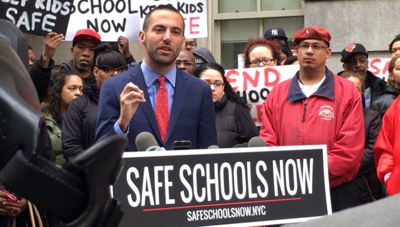 Популярное: Модернизация проблемных нью-йоркских школ не эффективна?