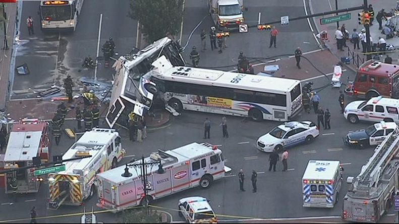 Происшествия: Столкновение автобусов в Нью-Джерси: 1 человек погиб, 19 ранено