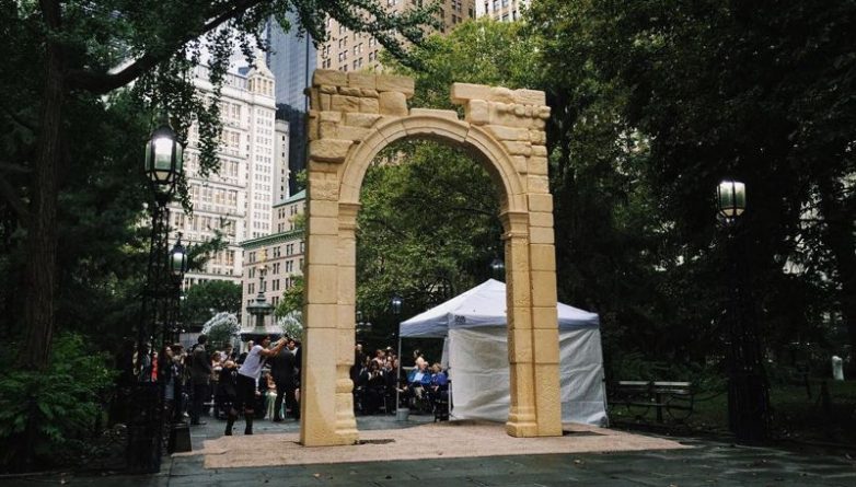 Досуг: Копия разрушенной арки Пальмиры появилась в Сити Холл Парк