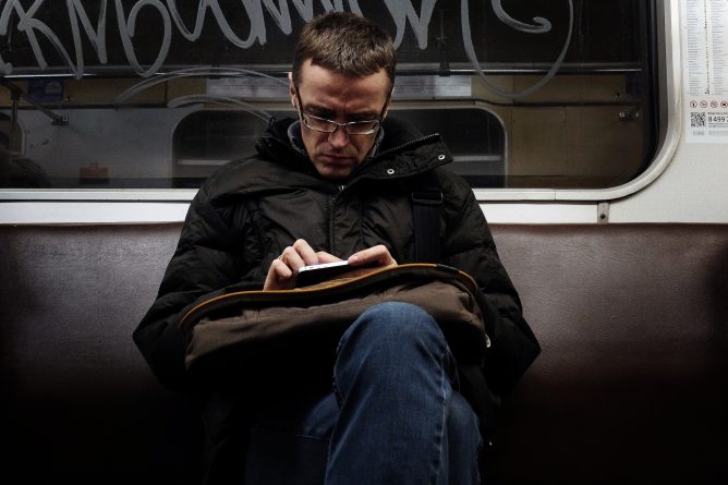 Досуг: Теперь в нью-йоркском метро можно читать бесплатные электронные книги