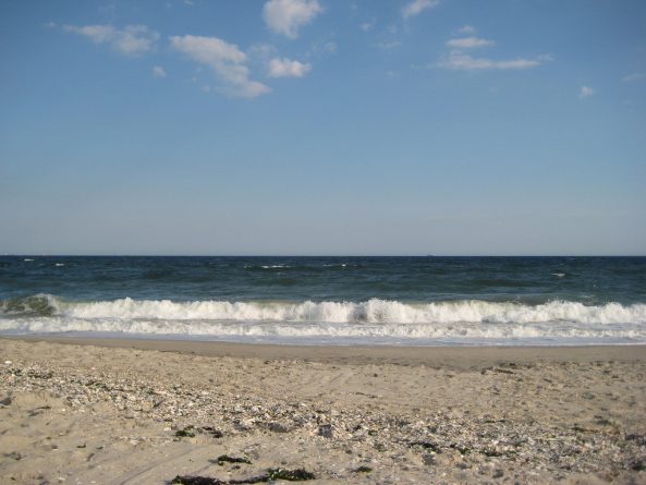 Погода: Пляжи Нью-Йорка по-прежнему закрыты