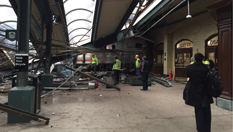 Происшествия: Поезд врезался в вокзал Хобокен: есть пострадавшие