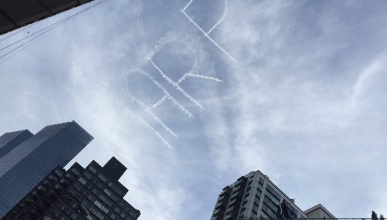 Досуг: В небе Манхэттена появилось предложение руки и сердца