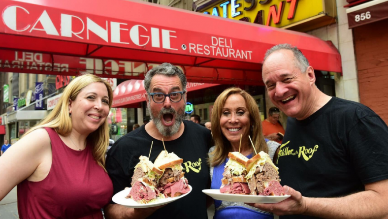 Досуг: В честь Недели моды в Carnegie Deli действует особое предложение