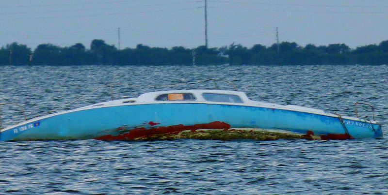 Происшествия: У побережья Окснарда перевернулась лодка с двумя детьми и их родителями: пассажиры спасены