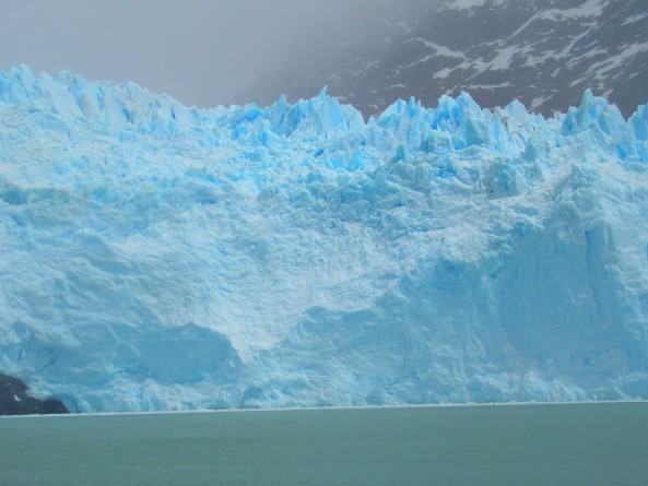 В мире: Вода в океане уничтожает один из самых больших ледников Земли
