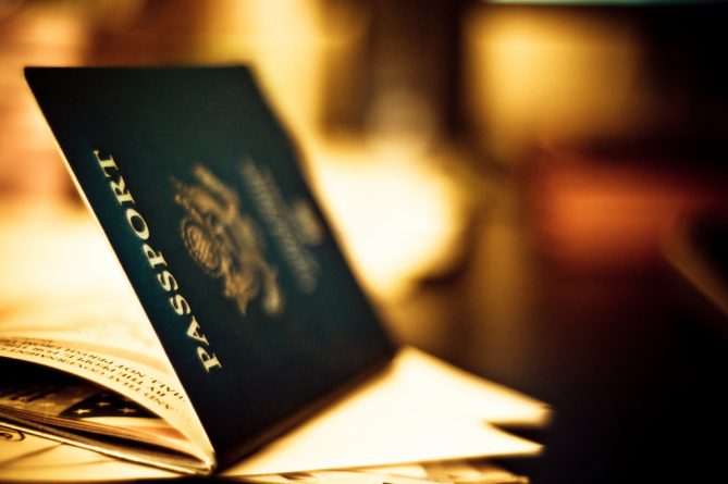 Общество: С 1-го ноября запретят фотографироваться на паспорт в очках