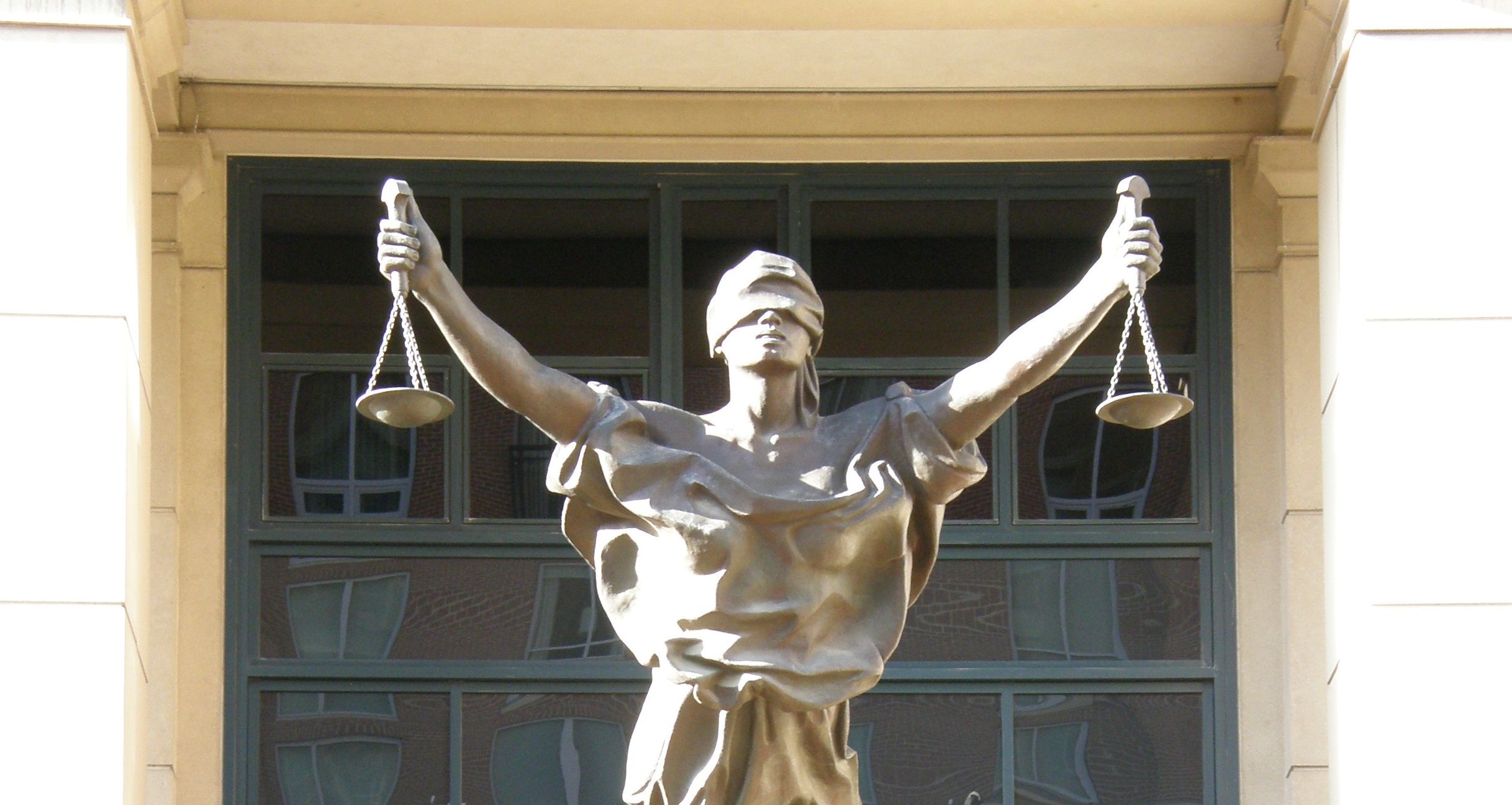 Равенство лиц перед законом и судом. Фемида статуя. Статуя правосудия. Справедливость в суде. Статуя Фемиды в США.